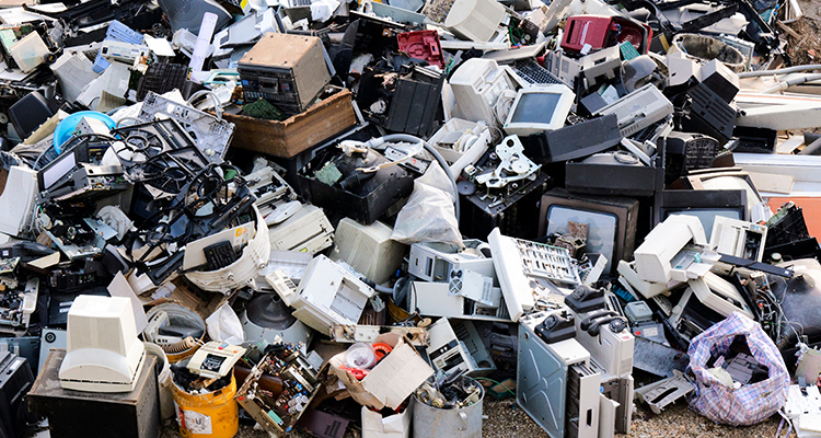 廃棄された家電製品